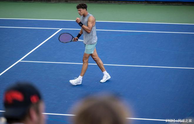 在他的领导 在他的领导