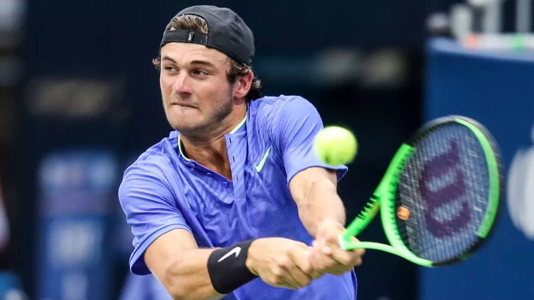 现出非凡的 现出非凡的