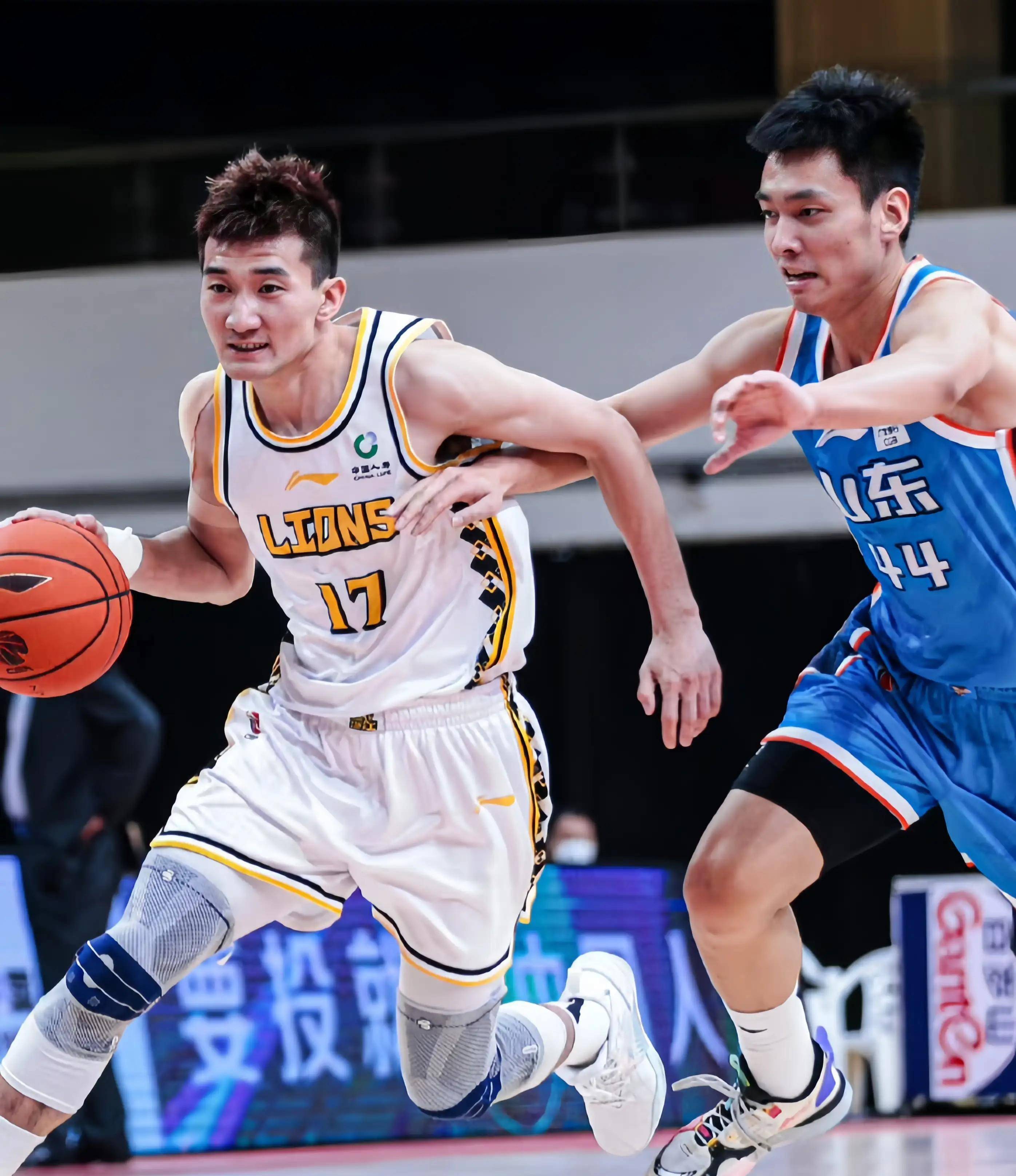 混合战术的 混合战术的