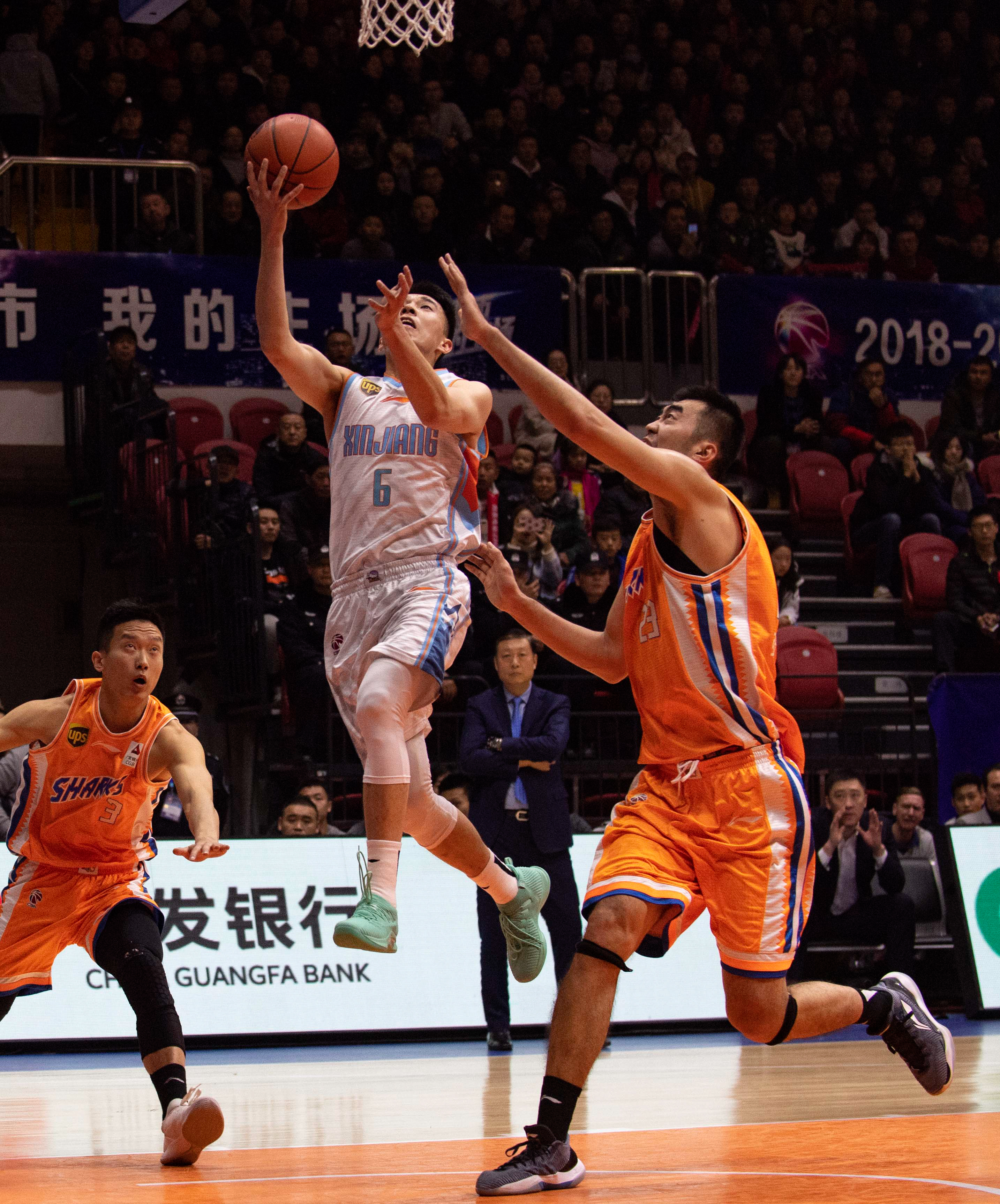 在俱乐部表 在俱乐部表