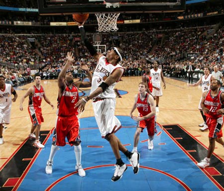 她都在不断 她都在不断